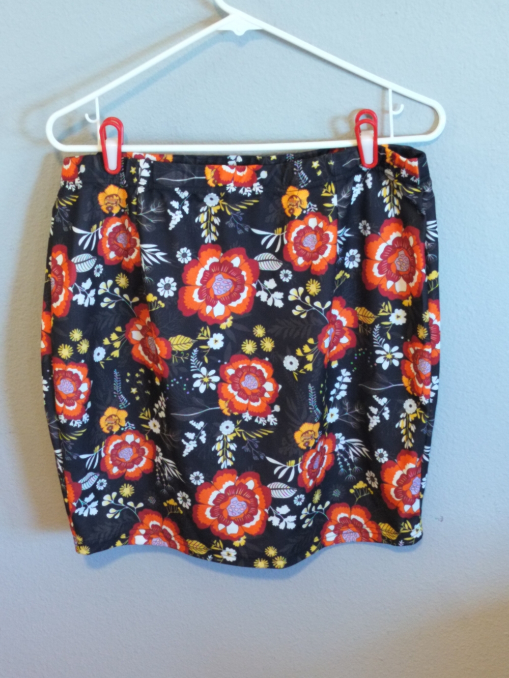 Floral Black mini-Skirt with floral pattern